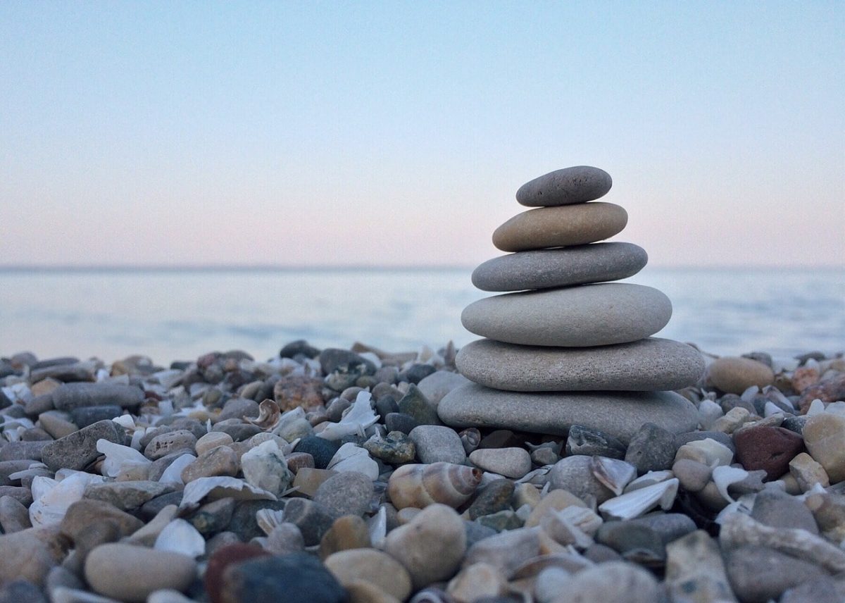 pierres sur la plage, sérénité